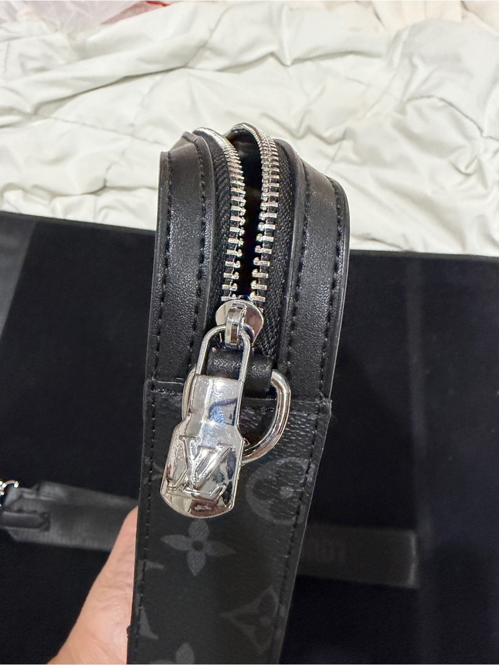 Louis Vuitton Gray Monogram Messenger Bag with Adjustable Strap - Picture 5 of 11